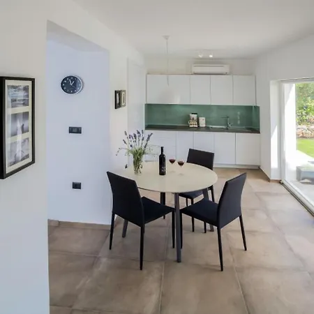 Estate 2 By Guide Villa Kornić