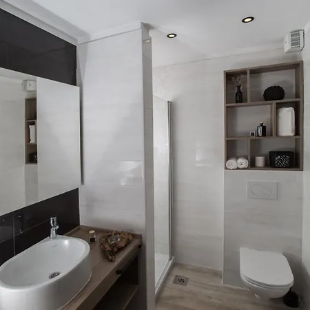 Estate 2 By Guide Villa *