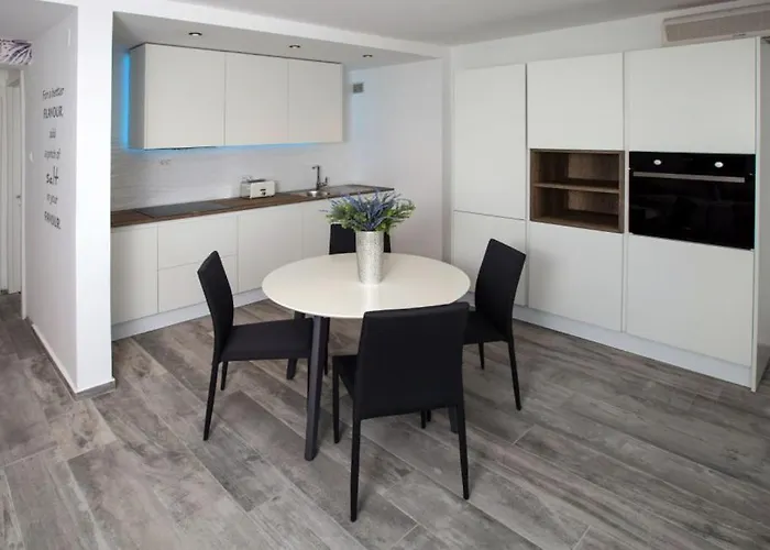 Villa Estate 2 By Guide *