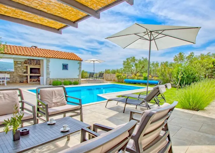 Estate 2 By Guide Kornić