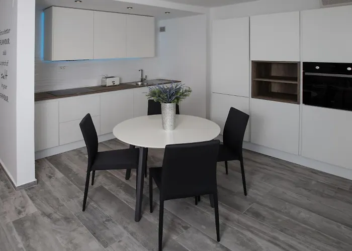 Vila Estate 2 By Guide *