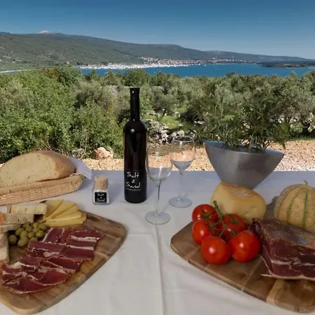 Estate 2 By Guide Kornić